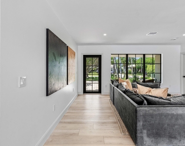115 Bonnie Briar Lane - Photo Thumbnail 4