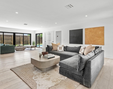 115 Bonnie Briar Lane - Photo Thumbnail 2
