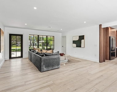 115 Bonnie Briar Lane - Photo Thumbnail 3