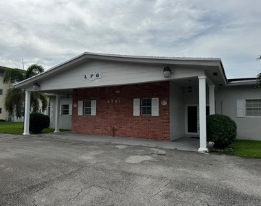 4730 Nw 10th Court - Photo Thumbnail 16