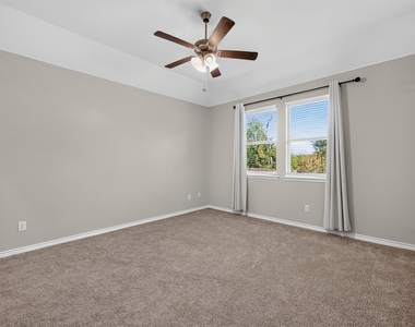 108 Lakeview Circle - Photo Thumbnail 10