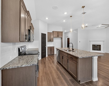 108 Lakeview Circle - Photo Thumbnail 6
