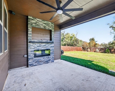 108 Lakeview Circle - Photo Thumbnail 16