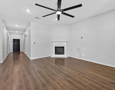 108 Lakeview Circle - Photo Thumbnail 1