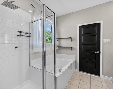 108 Lakeview Circle - Photo Thumbnail 14