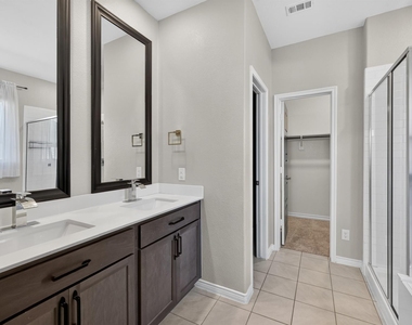 108 Lakeview Circle - Photo Thumbnail 13
