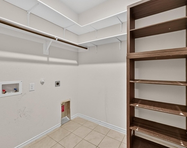 108 Lakeview Circle - Photo Thumbnail 12
