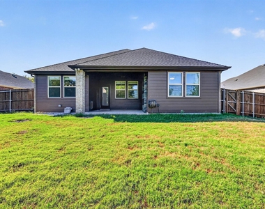 108 Lakeview Circle - Photo Thumbnail 17