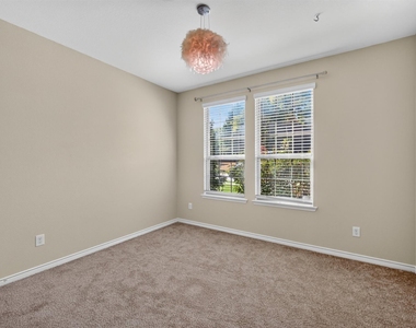 108 Lakeview Circle - Photo Thumbnail 8
