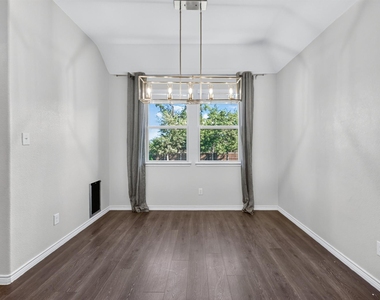 108 Lakeview Circle - Photo Thumbnail 7