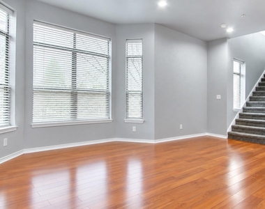 1209 Beaconsfield Lane - Photo Thumbnail 2