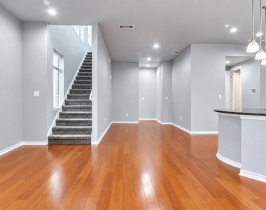 1209 Beaconsfield Lane - Photo Thumbnail 5