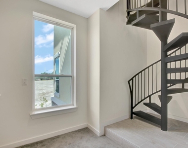 1211 Beaconsfield Lane - Photo Thumbnail 3