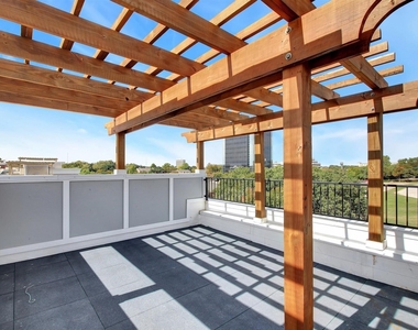 1211 Beaconsfield Lane - Photo Thumbnail 4