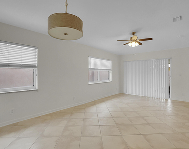 5215 Grande Palm Circle - Photo Thumbnail 14