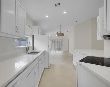 5215 Grande Palm Circle - Photo Thumbnail 11