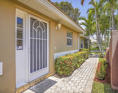 5215 Grande Palm Circle - Photo Thumbnail 4