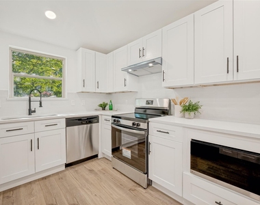 5012 Hatherly Drive - Photo Thumbnail 15