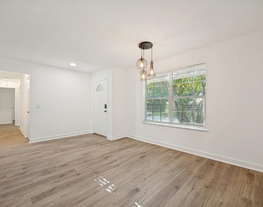 5012 Hatherly Drive - Photo Thumbnail 8