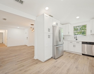 5012 Hatherly Drive - Photo Thumbnail 14