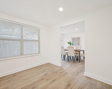 5012 Hatherly Drive - Photo Thumbnail 17