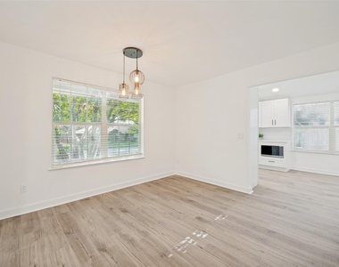 5012 Hatherly Drive - Photo Thumbnail 13