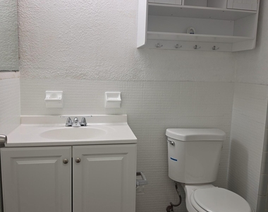 2424-2440 Nw 21st Street - Photo Thumbnail 17