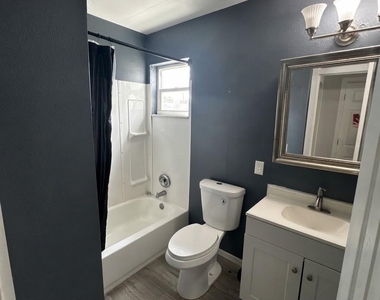 1500 Ne 62nd Street - Photo Thumbnail 2