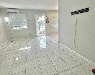 1500 Ne 62nd Street - Photo Thumbnail 2