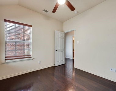 5846 Pinebrook Drive - Photo Thumbnail 16