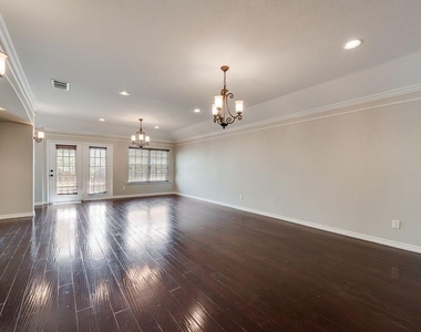 5846 Pinebrook Drive - Photo Thumbnail 4