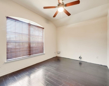 5846 Pinebrook Drive - Photo Thumbnail 14