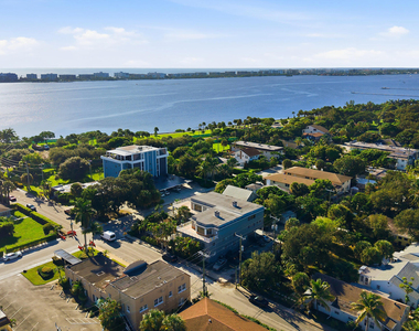201 S Lakeside Drive - Photo Thumbnail 13