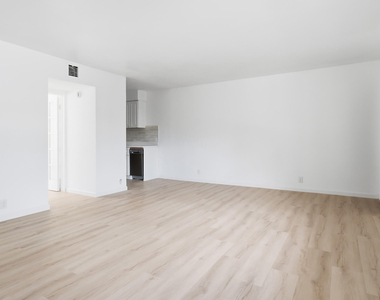 201 S Lakeside Drive - Photo Thumbnail 3