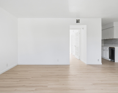 201 S Lakeside Drive - Photo Thumbnail 4