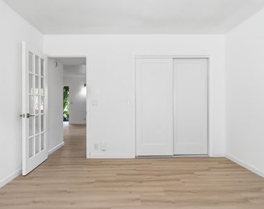 201 S Lakeside Drive - Photo Thumbnail 9