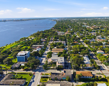 201 S Lakeside Drive - Photo Thumbnail 14