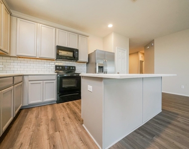 713 Jonius Creek Drive - Photo Thumbnail 4