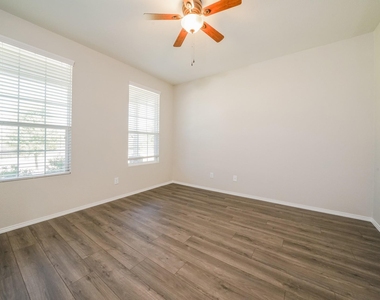 713 Jonius Creek Drive - Photo Thumbnail 6