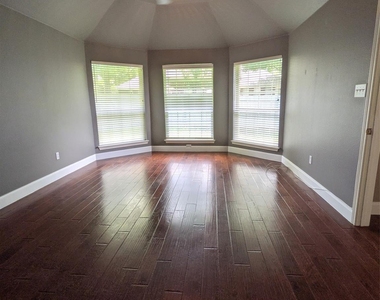310 Chisholm Trail - Photo Thumbnail 6