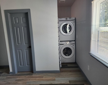 513 Cascade Drive - Photo Thumbnail 3