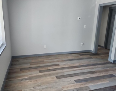 513 Cascade Drive - Photo Thumbnail 8