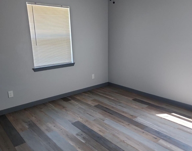 513 Cascade Drive - Photo Thumbnail 6