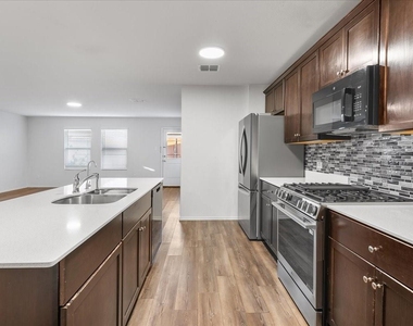 2918 Acacia Drive - Photo Thumbnail 5