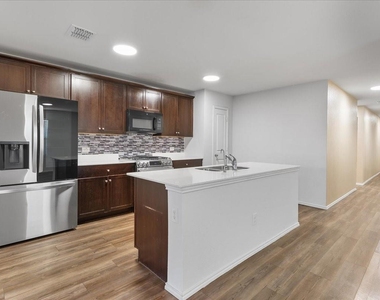 2918 Acacia Drive - Photo Thumbnail 4