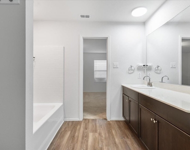 2918 Acacia Drive - Photo Thumbnail 9