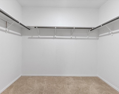 2918 Acacia Drive - Photo Thumbnail 8