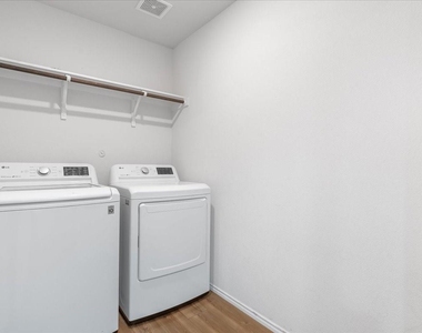2918 Acacia Drive - Photo Thumbnail 13