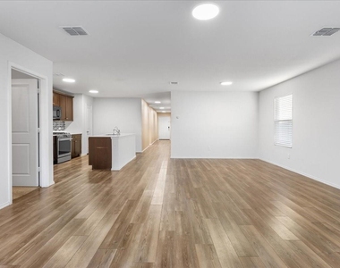 2918 Acacia Drive - Photo Thumbnail 3