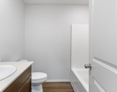 2918 Acacia Drive - Photo Thumbnail 2